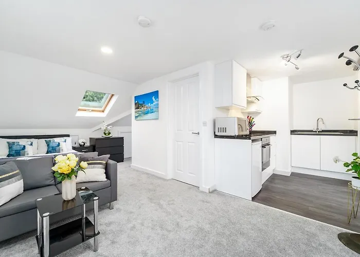 Twickenham Apartments By Charles